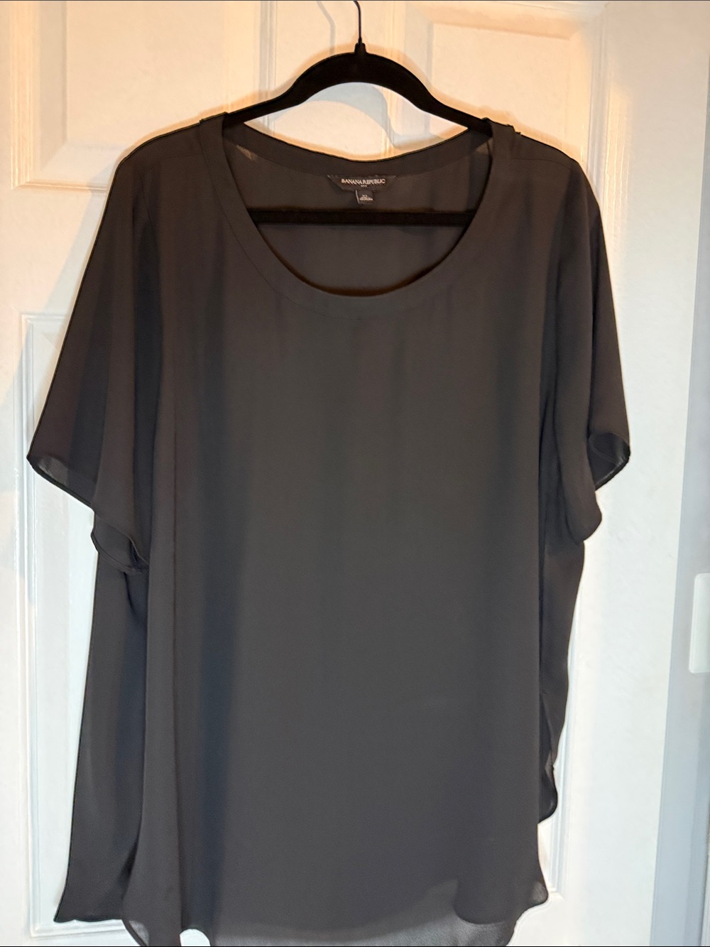 Banana Republic Black Short-Sleeve Scoop Neck Blouse - XL